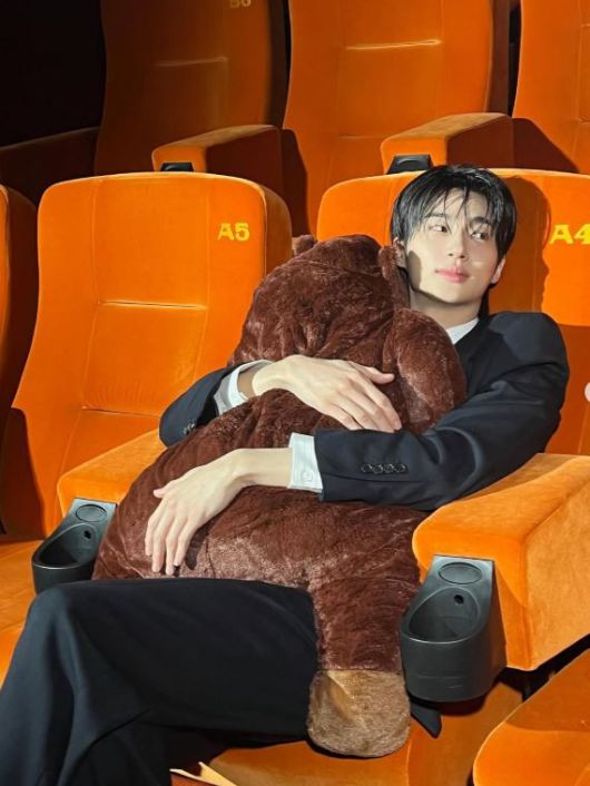 변우석, 극장에서 포옹→187cm 기럭지 자랑까지 / 사진=변우석 SNS