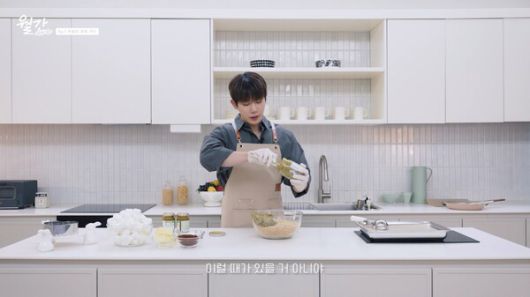 대체 '두쫀쿠'가 뭐길래...원호도 만들었다 "판매 물량 만드는 수준"/ 사진= 유튜브 채널 '오호호(ohhoho)'