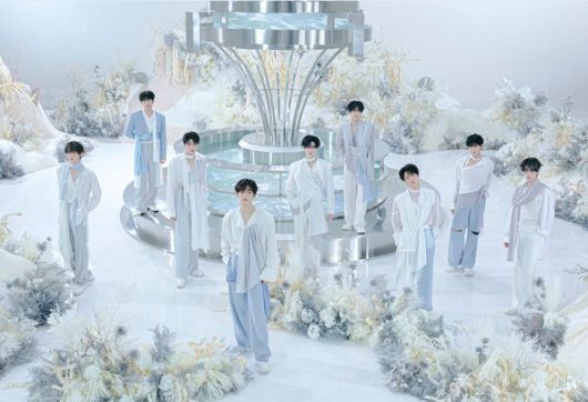 제로베이스원, ‘ROSES’로 전한 아홉 멤버의 마음 / 사진=웨이크원