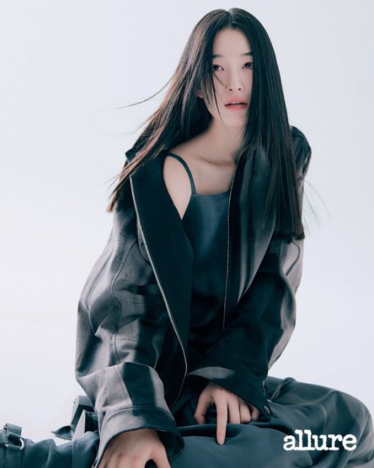 원지안, "경도를 기다리며, 내 모든 마음을 지우에게 담았다" / 사진=얼루어 코리아