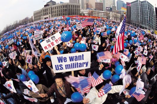 2003년 3월1일 서울시청 앞 광장에서 열린 ‘반핵반김 자유통일 3·1절 국민대회’의 모습. 한겨레 자료