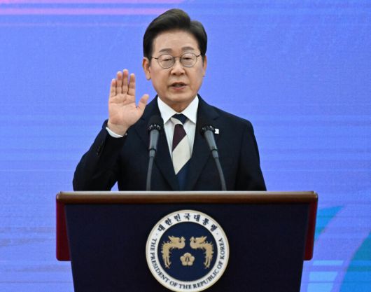 이재명 대통령이 2025년 6월4일 서울 여의도 국회의사당에서 열린 제21대 대통령 취임선서식에서 취임선서를 하고 있다. 국회사진기자단