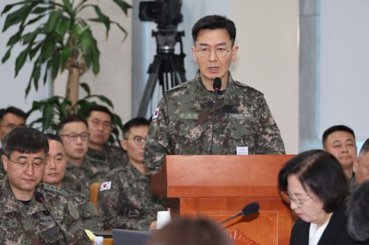 2025년 2월21일 국회에서 열린 ‘윤석열 정부의 비상계엄 선포를 통한 내란 혐의 진상규명 국정조사 특별위원회’ 전체회의에서 김대우 전 국군방첩사령부 수사단장이 위원들의 질의에 답하고 있다. 연합뉴스