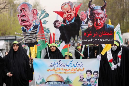 2025년 3월28일 금식월 라마단의 마지막 금요일이자 팔레스타인에 대한 연대와 이스라엘의 점령에 저항하는 ‘알쿠드스의 날’을 맞아 이란 수도 테헤란에서 시민들이 거리시위를 벌이고 있다. REUTERS 연합뉴스