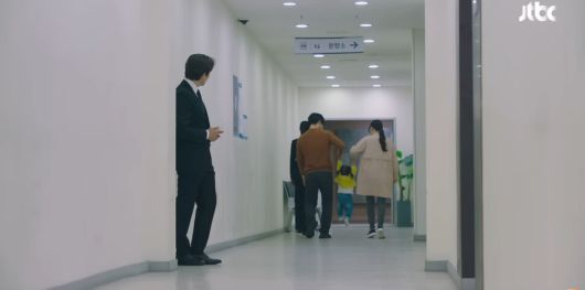 드라마 ‘천국보다 아름다운’ 5화의 한 장면. 자녀 살해 후 자살한 부부가 사후에 지옥으로 가는 내용이 나온다. JTBC 제공