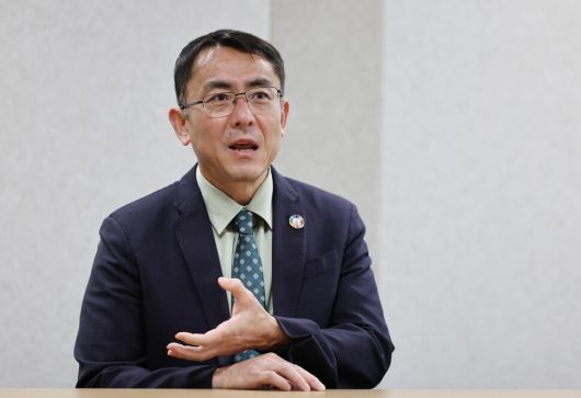 오보카타 도모야 유엔 ‘현대판 노예제’ 특별보고관이 2025년 7월4일 서울 중구 국가인권위원회에서 열린 ‘이주정책 포럼\'에 참석한 뒤 한겨레21과 인터뷰하고 있다. 신소영 기자 viator@hani.co.kr