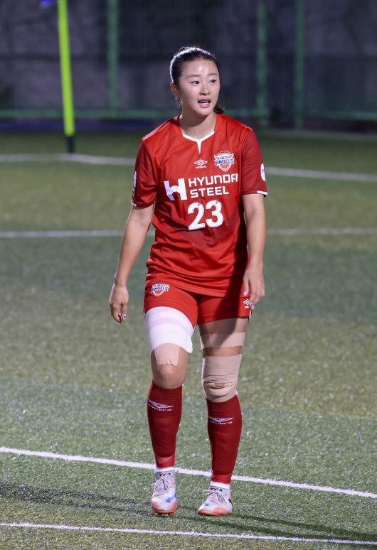 2025년 8월1~2일 경남 창녕군 창녕스포츠파크 축구경기장의 실업팀 선수들. 창녕=김진수 선임기자 jsk@hani.co.kr