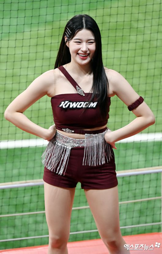 이예빈 치어리더 '상큼 미소'[엑's HD포토] : zum 뉴스