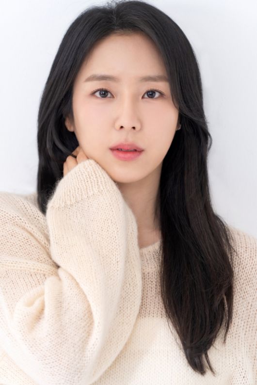 예원 예원, 블랙 브라에 꽉 찬 볼륨감…골까지 보이는 시스루톱 입고 '아찔