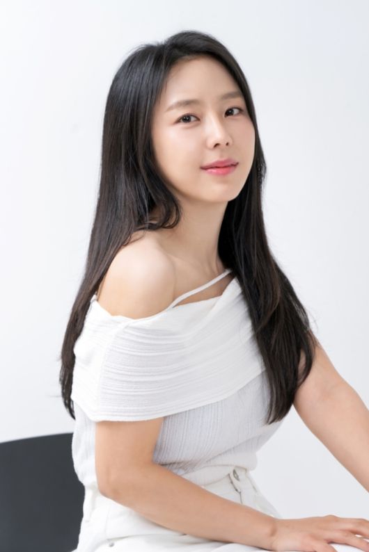 예원 예원, 새 프로필 공개…우아하고 시크한 매력 : zum 뉴스