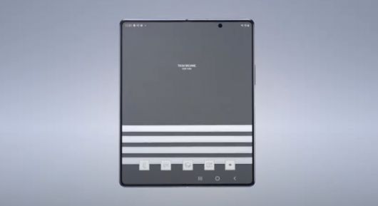 갤럭시Z 폴드2 톰브라운 에디션에 적용된 전용 테마 모습