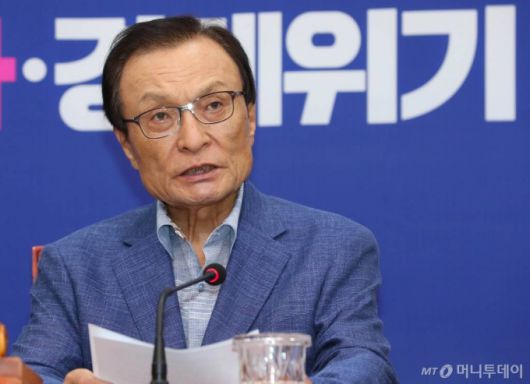 [서울=뉴시스] 장세영 기자 = 이해찬 더불어민주당 대표가 10일 서울 여의도 국회에서 열린 더불어민주당 최고위원회의에 참석해 현안관련 발언을 하고 있다. 2020.08.10.   photothink@newsis.com