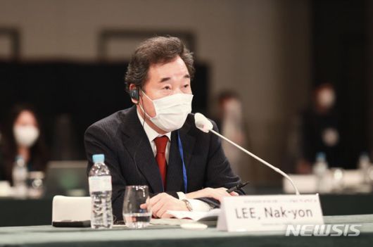 [서울=뉴시스] 김진아 기자 = 이낙연 더불어민주당 대표가 13일 오전 서울 용산구 그랜드하얏트호텔에서 열린 제28차 한일포럼에서 기조강연을 하고 있다. (사진=한일포럼 제공) 2020.11.13.    photo@newsis.com