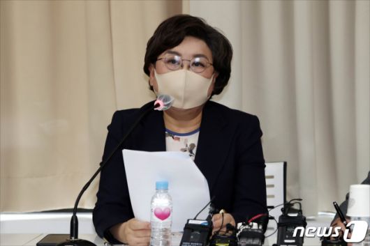 이혜훈 전 국민의힘 의원이 지난달 19일 오후 서울 마포구 마포현대빌딩에서 열린 '더 좋은 세상으로(마포포럼)' 정례 세미나에서 서울시장 선거 출마를 공식 선언하며 정책공약 구상을 밝히고 있다. /사진=뉴스1.