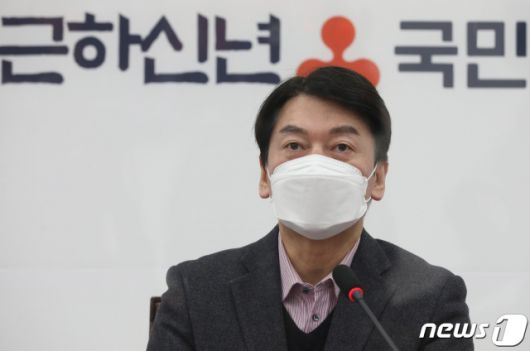 안철수 국민의당 대표가 11일 오전 서울 여의도 국회에서 열린 최고위원회의에서 발언하고 있다./사진=뉴스1