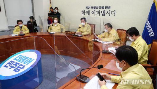 이낙연 더불어민주당 대표가 13일 오전 국회에서 열린 최고위원회의에서 모두발언 하고 있다. / 사진제공=뉴시스