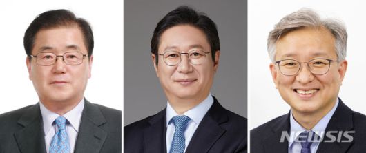 [서울=뉴시스]문재인 대통령은 20일 외교부 장관에 정의용(왼쪽부터) 대통령 외교안보특별보좌관(現), 문화체육관광부 장관에 황희 국회의원, 중소벤처기업부 장관에 권칠승 국회의원을 내정했다. (사진=청와대 제공) 2021.01.20. photo@newsis.com