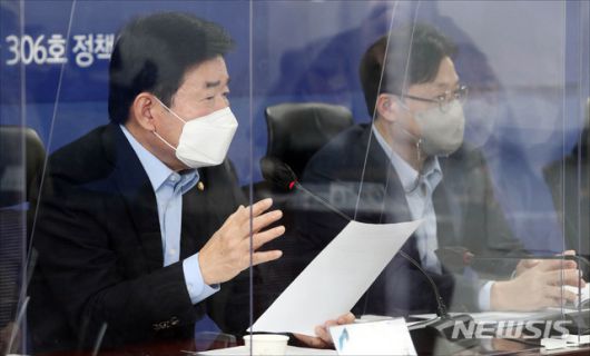 김진표 국가경제자문회의 의장이 21일 오전 서울 여의도 국회 의원회관에서 열린 2021 국가경제자문회의 제1차 회의에서 발언을 하고 있다. / 사진제공=뉴시스