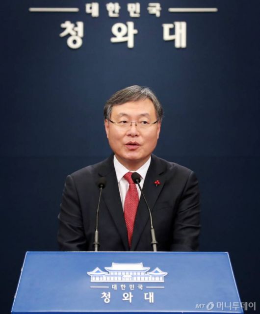 [서울=뉴시스]박영태 기자 = 신임 신현수 민정수석이 지난해 12월31일 오후 청와대 춘추관 대브리핑 룸에서 인사말을 하고 있다. 2020.12.31. since1999@newsis.com