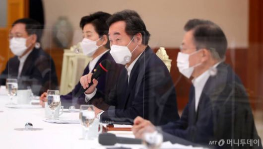 [서울=뉴시스]추상철 기자 = 이낙연 더불어민주당 대표가 19일 오전 청와대 본관에서 열린 더불어민주당 지도부 초청 간담회에 참석해 인사말을 하고 있다. 2021.02.19. scchoo@newsis.com