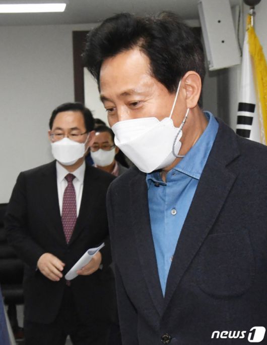 오세훈 서울시장과 주호영 국민의힘 당대표 권한대행이 11일 오후 서울 여의도 당사에서 열린 국민의힘·서울시 부동산정책협의회에 참석하고 있다. 2021.4.11/뉴스1