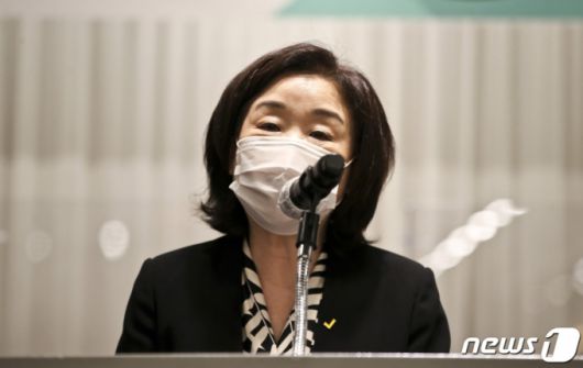 심상정 정의당 의원이 10일 오후 서울 켄싱턴호텔 여의도에서 열린 '대전환의 시대, 새로운 정치의 모색' 정치개혁 토론회에서 인사말을 하고 있다. /사진=뉴스1