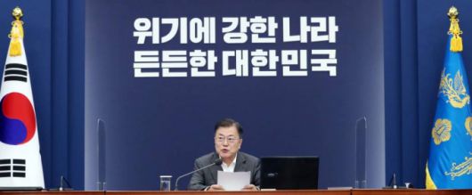 [서울=뉴시스]박영태 기자 = 문재인 대통령이 17일 오후 청와대 여민관에서 열린 수석보좌관회의에 참석해 발언하고 있다. 2021.05.17. since1999@newsis.com