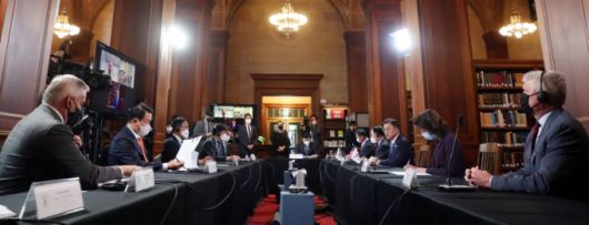 [워싱턴=뉴시스]추상철 기자 = 미국을 방문 중인 문재인 대통령이 21일 오전(현지시간) 미국 워싱턴 미상무부에서 열린 한미 비즈니스 라운드 테이블 행사에 참석해 발언을 하고 있다. 2021.05.21. scchoo@newsis.com