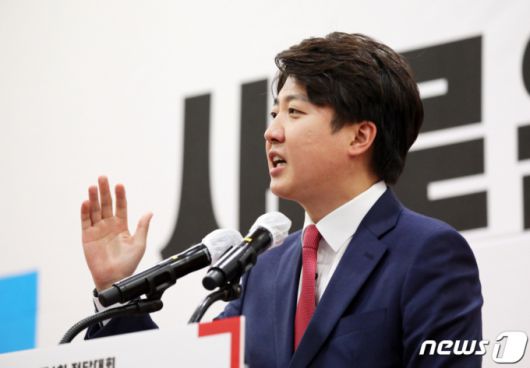 30일 오후 광주 김대중컨벤션센터에서 열린 국민의힘 제1차 전당대회 광주·전북·전남·제주 합동연설회에서 이준석 당대표 후보가 연설하고 있다. /사진=뉴스1.