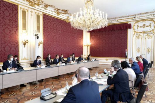 [비엔나(오스트리아)=뉴시스]박영태 기자 = 오스트리아를 국빈 방문중인 문재인 대통령이 14일(현지시간) 오스트리아 비엔나 호프부르크궁에서 알렉산더 판 데어 벨렌 대통령과 정상회담을 하고 있다. 2021.06.14. since1999@newsis.com