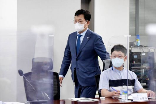 송영길 더불어민주당 대표가 5일 오후 서울 여의도 국회의원회관에서 열린 '물류센터화재 무엇이 문제인가?' 공청회에 참석하고 있다. / 사진제공=뉴시스