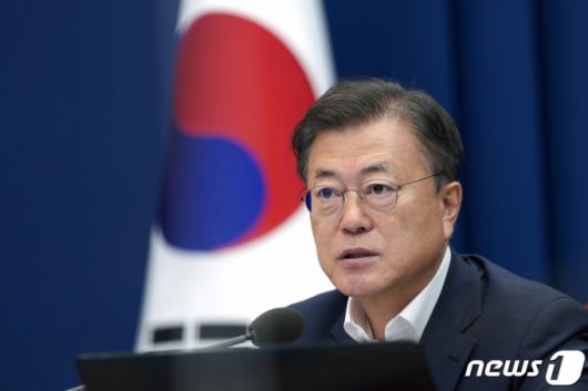 (서울=뉴스1) 이광호 기자 = 문재인 대통령이 5일 오후 청와대 여민관에서 열린 수석·보좌관회의에서 발언하고 있다. 2021.7.5/뉴스1