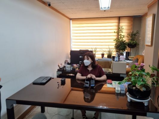 지난 3일 서울 서초구 이은의 변호사 사무실에서 이은의 변호사가 기자들의 질문에 답하고 있다 /사진=김지현 기자