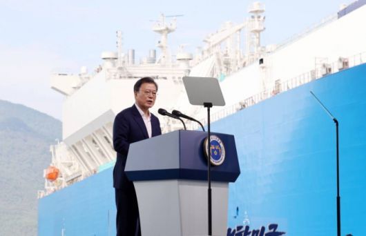 [거제=뉴시스] 김진아 기자 = 문재인 대통령이 9일 경남 거제시 삼성중공업에서 열린 K-조선 비전 및 상생 협력 선포식에서 발언을 하고 있다. 2021.09.09. bluesoda@newsis.com