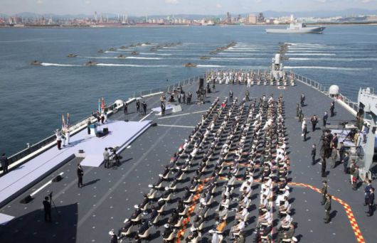 [포항=뉴시스 김진아 기자 = 문재인 대통령이 1일 경북 포항 영일만 해상 마라도함에서 열린 제73주년 국군의 날 기념식에서 기념사를 하고 있다. 2021.10.01.