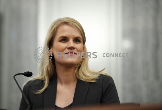 전 페이스북 직원이자 내부고발자인 프랜시스 하우건이 5일(현지시간) 미 상원 청문회에서 증언하고 있다. Matt McClain/Pool via REUTERS