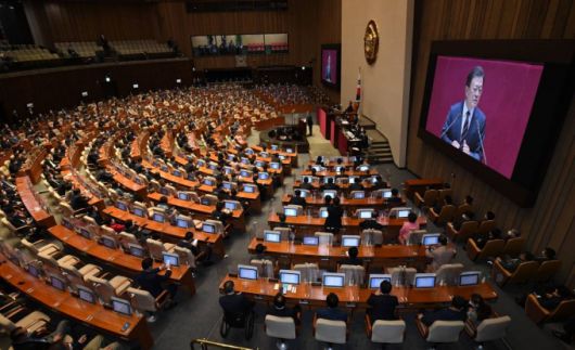 [서울=뉴시스] 전신 기자 = 문재인 대통령이 25일 서울 여의도 국회 본회의장에서 2022년도 예산안 시정연설을 하고 있다. (공동취재사진) 2021.10.25.