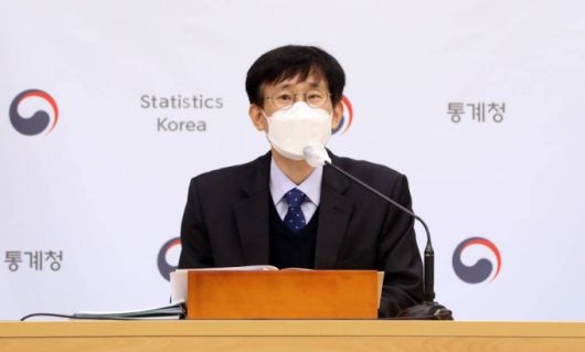 [세종=뉴시스] 강종민 기자 = 어운선 통계청 경제동향통계심의관이 2일 오전 정부세종청사에서 2021년 10월 소비자물가 동향을 발표하고 있다. 지난달 소비자물가지수는 전월대비 0.1%, 전년동월대비 3.2% 상승한 것으로 나타났다. 2021.11.02.