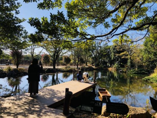제주 스누피가든에 마련된 공원에서 사진촬영을 하고 있는 모습. /사진= 이재윤 기자