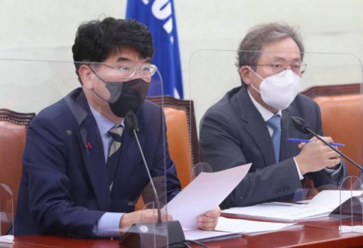 박완주 더불어민주당 정책위의장이 23일 서울 여의도 국회에서 열린 정책조정회의에서 발언하고 있다. / 사진제공=뉴시스