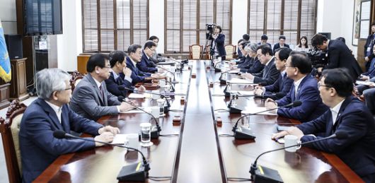 = 문재인 대통령이 14일 오후 청와대 여민1관 소회의실에서 열린 NSC 전체회의에서 발언하고 있다. (청와대 제공) 2018.6.14/뉴스1