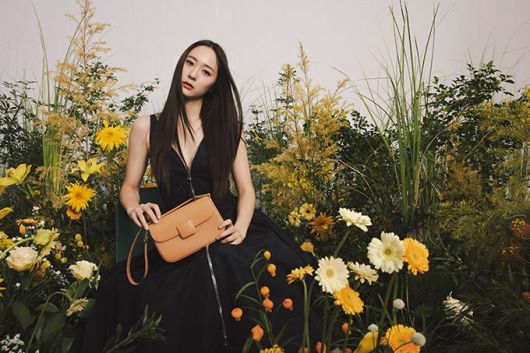 가수 겸 배우 크리스탈(정수정)/사진제공=찰스앤키스(CHARLES & KEITH)