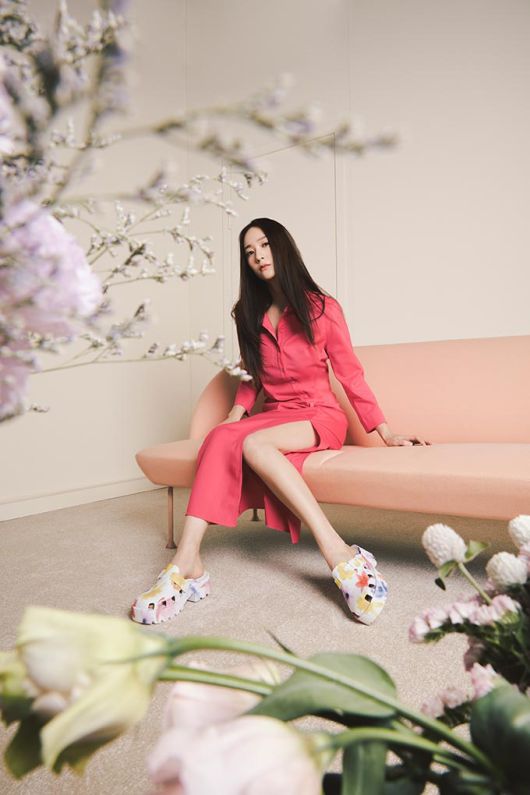 가수 겸 배우 크리스탈(정수정)/사진제공=찰스앤키스(CHARLES & KEITH)