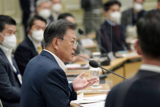 [서울=뉴시스 전진환 기자 = 문재인 대통령이 17일 오전 청와대 영빈관에서 열린 외국인투자기업인과의 대화에 참석, 발언하고 있다. 2022.02.17.