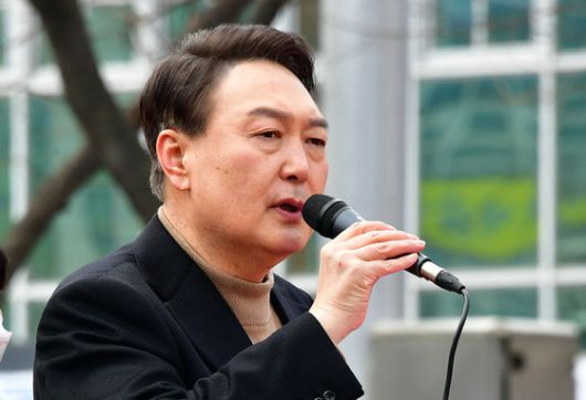 (목포=뉴스1) 구윤성 기자 = 윤석열 국민의힘 대선 후보가 23일 오후 전남 목포시 호남동 목포역광장에서 열린 유세에서 지지를 호소하고 있다. 2022.2.23/뉴스1