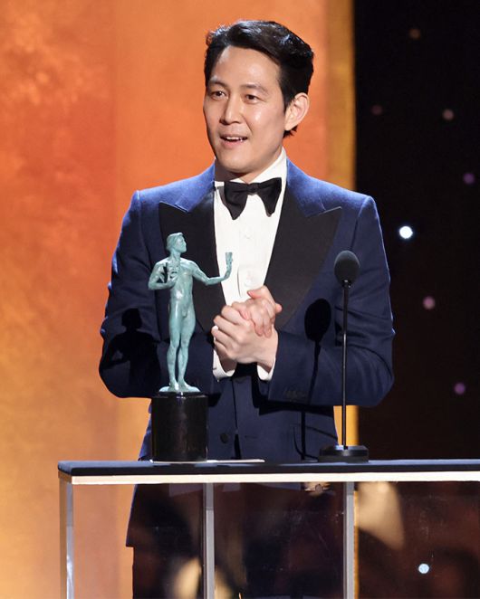 넷플릭스 오리지널 시리즈 '오징어 게임'으로 미국배우조합상 남우주연상을 수상한 배우 이정재./사진=AFP/뉴스1