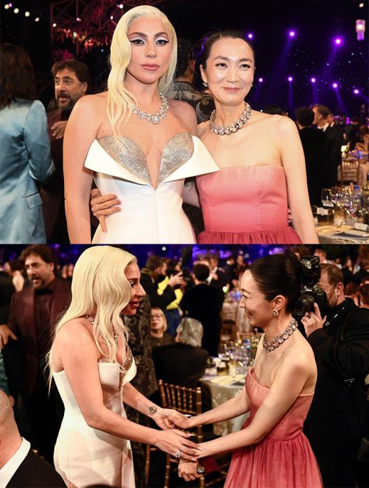 넷플릭스 오리지널 시리즈 '오징어 게임'에 한미녀 역으로 출연한 배우 김주령이 27일(현지시간) 미국 로스앤젤레스에서 열린 제28회 미국배우조합상(SAG) 시상식에서 팝 가수 겸 배우 레이디 가가를 만나 이야기를 나누는 모습이 포착됐다./사진=AFP/뉴스1