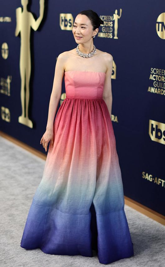 넷플릭스 오리지널 시리즈 '오징어 게임'에 한미녀 역으로 출연한 배우 김주령이 27일(현지시간) 미국 로스앤젤레스에서 열린 제28회 미국배우조합상(SAG) 시상식에 참석했다. /사진=AFP/뉴스1
