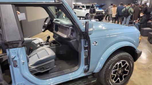 문을 탈거한 포드 브롱코. 운전자가 원하는 대로 외관을 커스터마이징할 수 있다/사진=이강준 기자