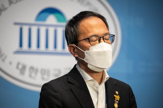 박주민 더불어민주당 의원이 20일 서울 여의도 국회 소통관에서 유럽 사이버범죄 방지 협약 가입 촉구 기자회견을 하고 있다.  더불어민주당 전략공천관리위원회는 19일 송영길 전 민주당 대표와 박주민 의원을 서울시장 공천 대상에서 배제(컷오프)하기로 결정했다. /사진=뉴스1